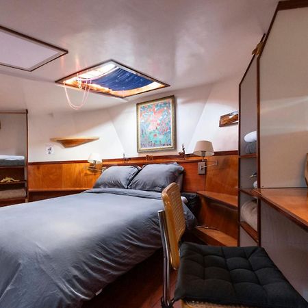 Anna Houseboat Hotel Amsterdam Exterior photo