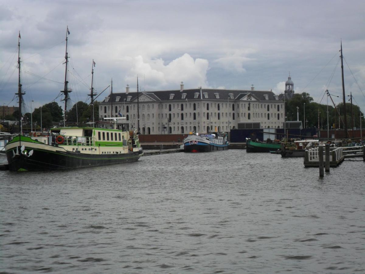 Anna Houseboat Hotel Amsterdam Exterior photo