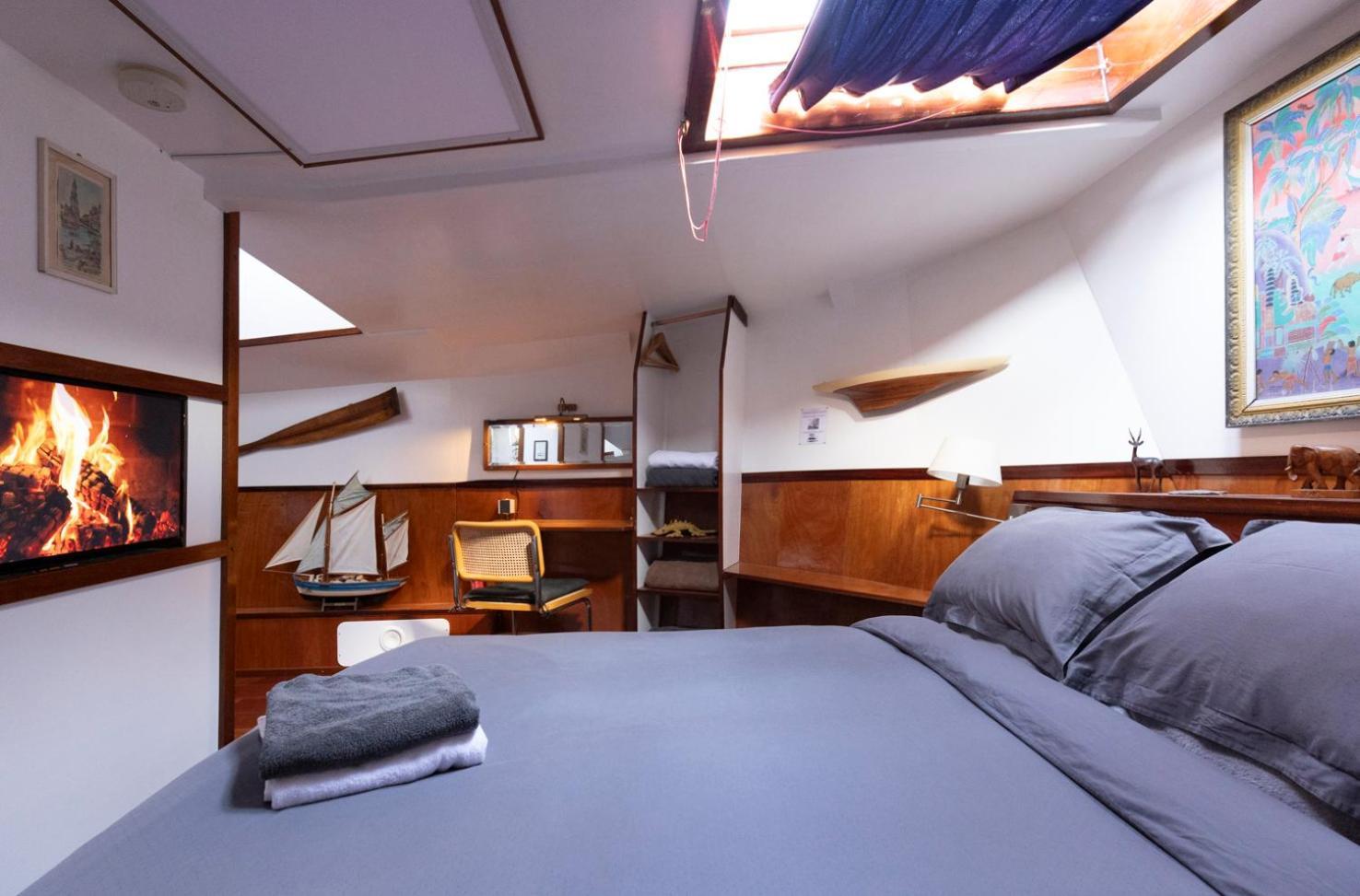Anna Houseboat Hotel Amsterdam Exterior photo