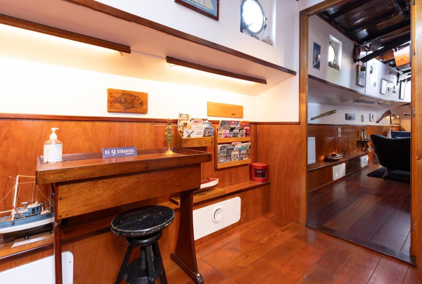 Anna Houseboat Hotel Amsterdam Exterior photo